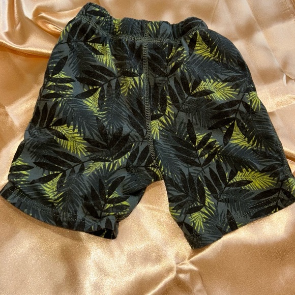 Boys Plant Shorts - Picture 2 of 3